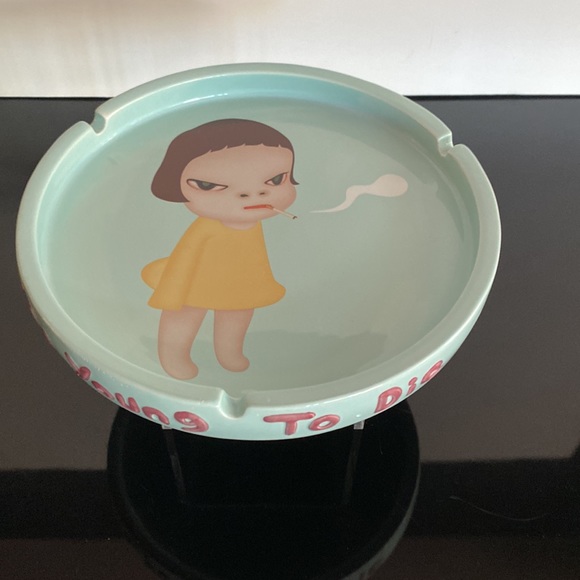 YOSHITOMO NARA NWT “TOO YOUNG TO DIE” ASHTRAY-AUTHENTIC W/ALL ORIGINAL PACKAGING - Picture 1 of 11